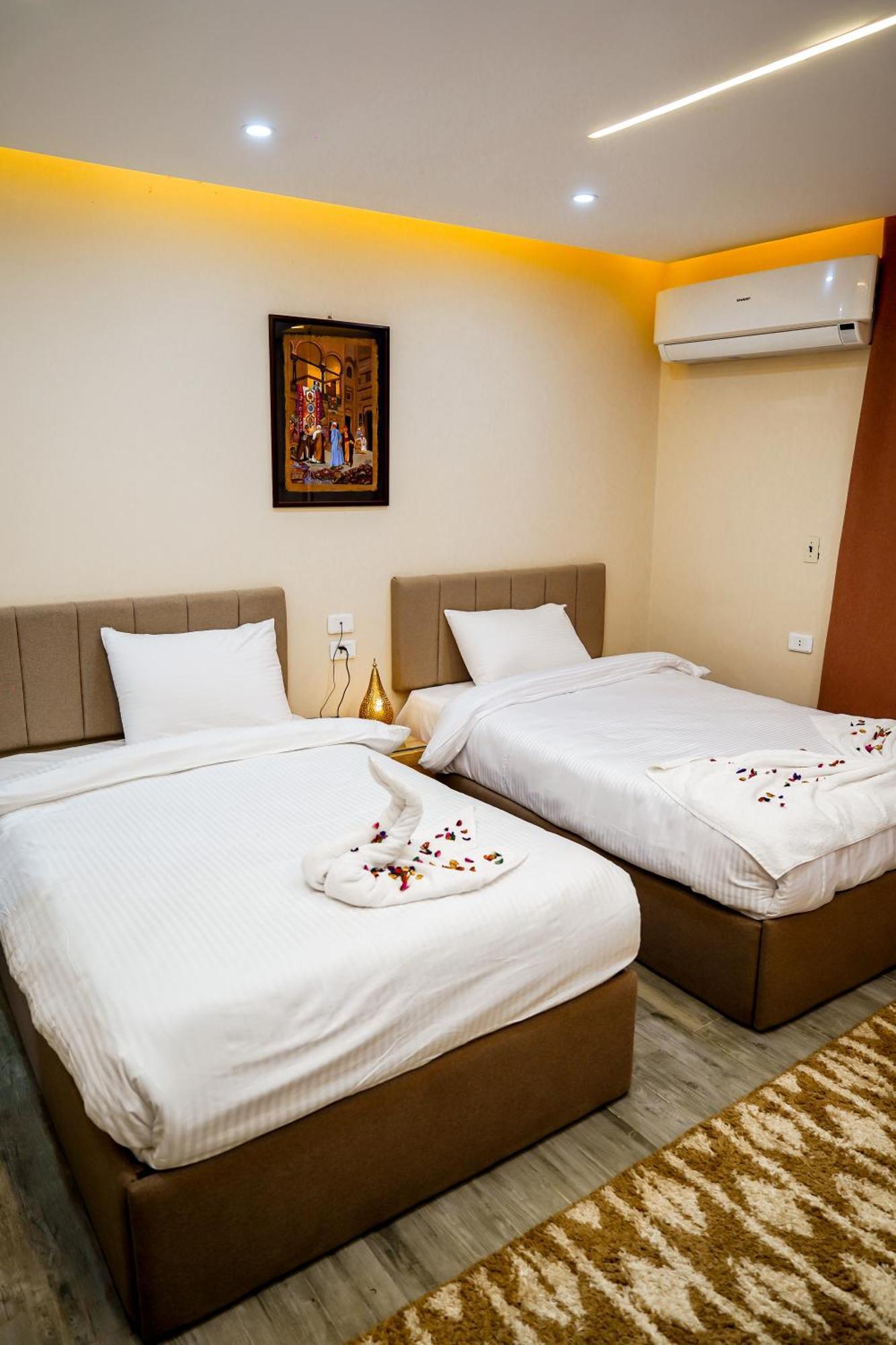 Pyramids Hotel Kafrat al Jabal ภายนอก รูปภาพ